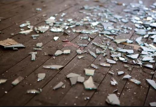 Nằm mơ thấy gương vỡ đánh đề con gì? Giải mã giấc mơ thấy kính vỡ