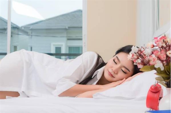 Nằm mơ thấy hôn người yêu đánh đề số mấy? Giải mã giấc mơ lô đề