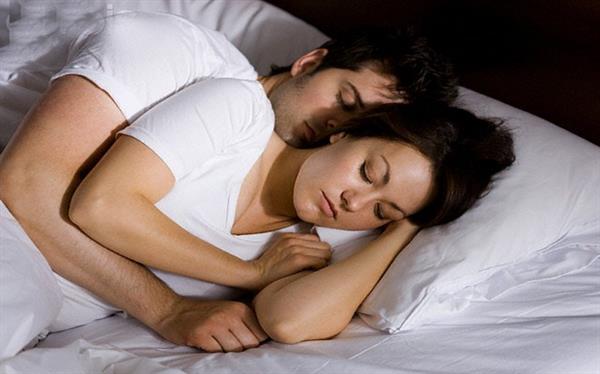 Nằm mơ thấy người khác đang quan hệ đánh con gì