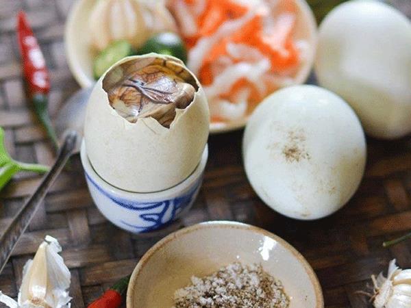 Nằm mơ thấy trứng vịt đánh con gì? Trứng vịt số mấy